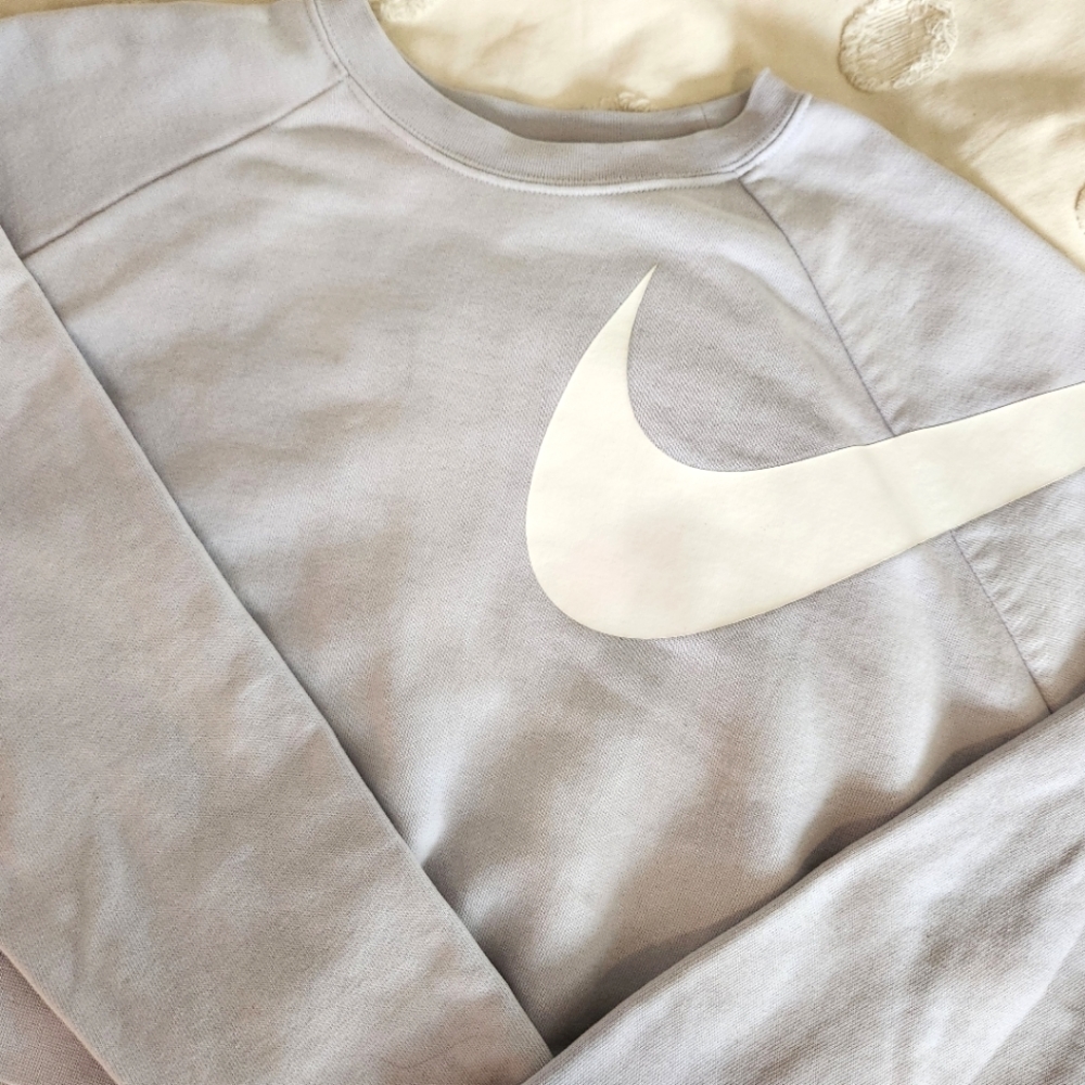 Nike Versa Grey Crop Sweatshirt - Picture 3 of 5
